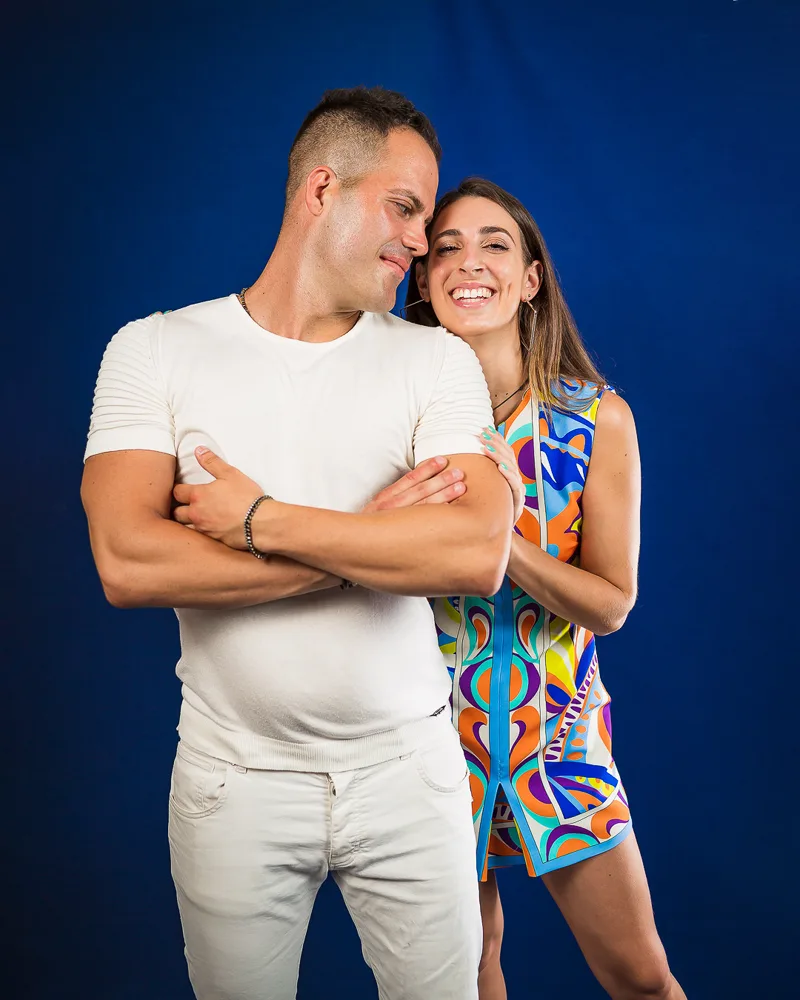 Marco y Valeria, maestri di Bachata Passion, sorridono in studio